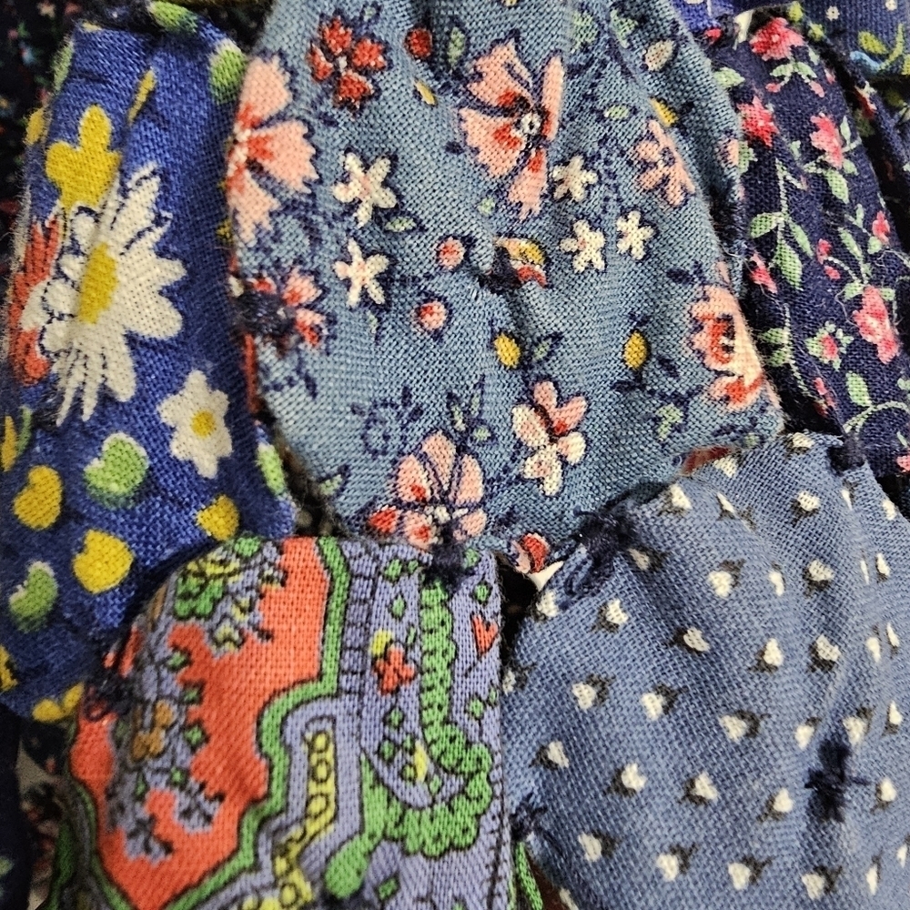 Vintage Quilted Barn blue open vest floral paisley yo-yo style top - Picture 13 of 16